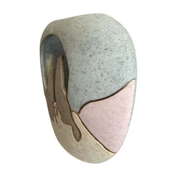 Southeast Art Pottery Matte Stone Finish Howling Coyotes Vase - Picture 3 of 10